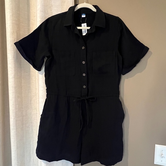 NWT Old Navy Crinkle Gauze Black Romper Waist Defined, Size Medium Tall - Picture 1 of 12